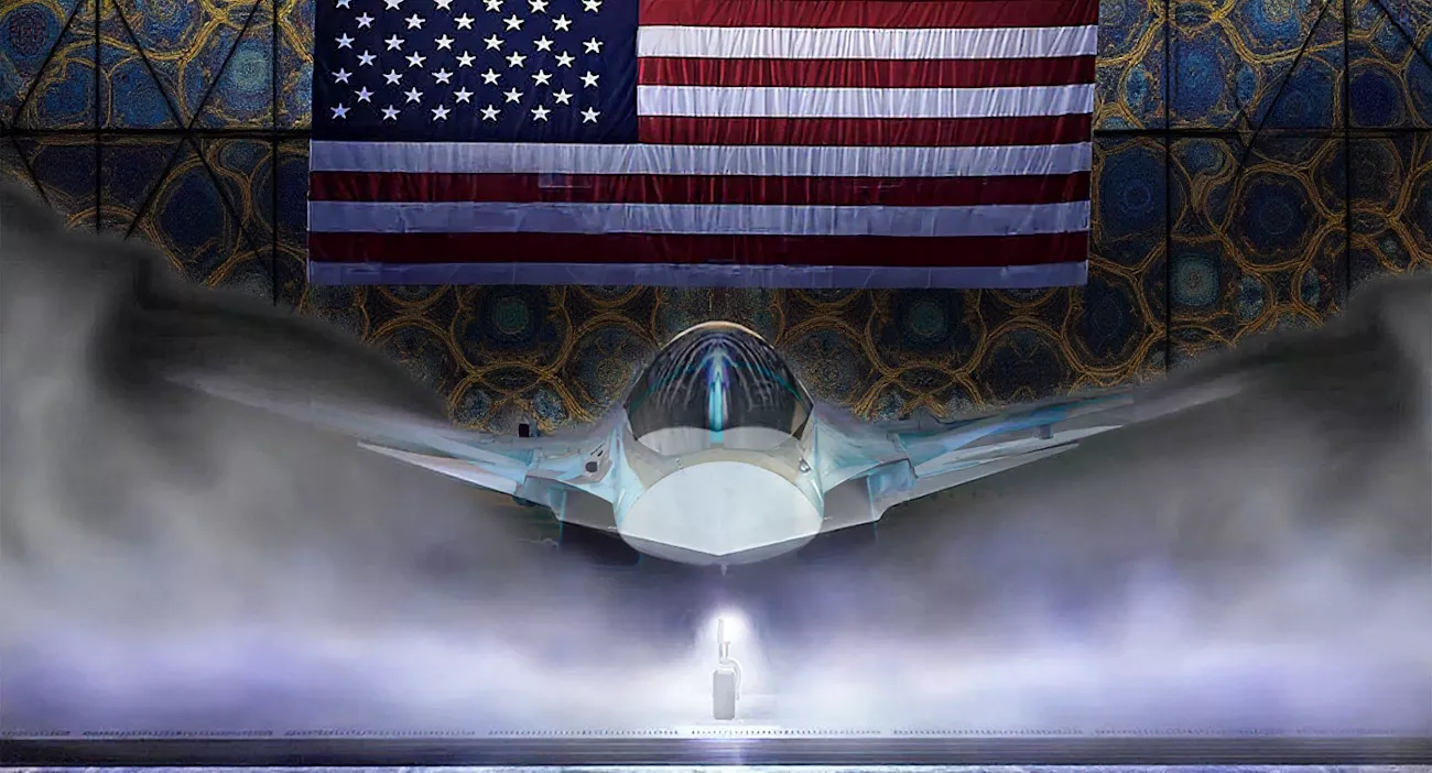 Samolot myśliwski wynurza się z mgły pod dużą flagą USA, w hangarze z ozdobnym wzorem na ścianie w tle.