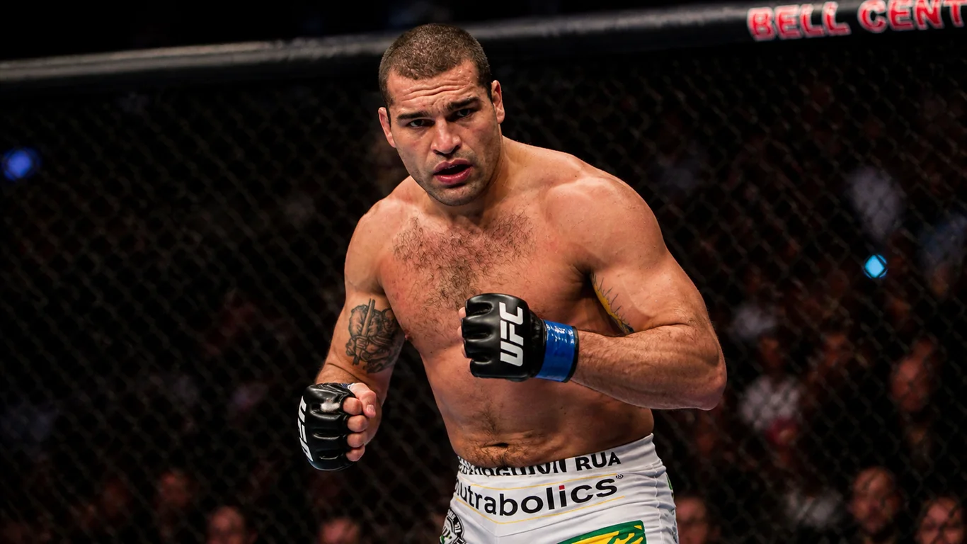 Mauricio Shogun Rua w klatce UFC po zwycięstwie nad Lyoto Machidą – brazylijski mistrz wagi półciężkiej UFC.
