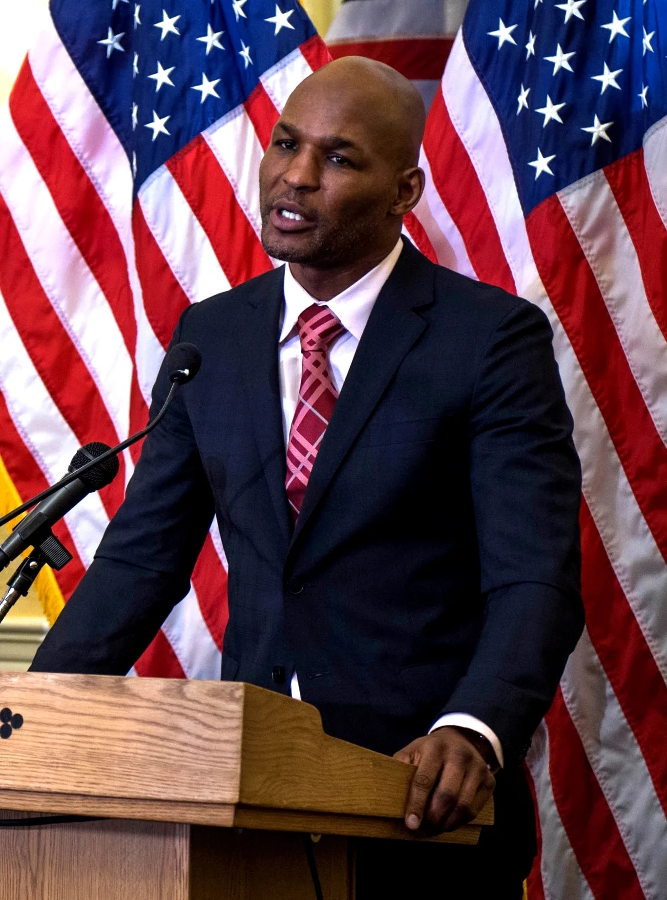 Bernard Hopkins przemawia przy mównicy w Kapitolu Stanów Zjednoczonych w 2014 roku